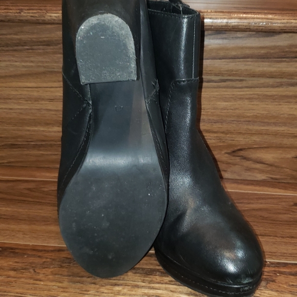 Leather ankle boots - Picture 2 of 3